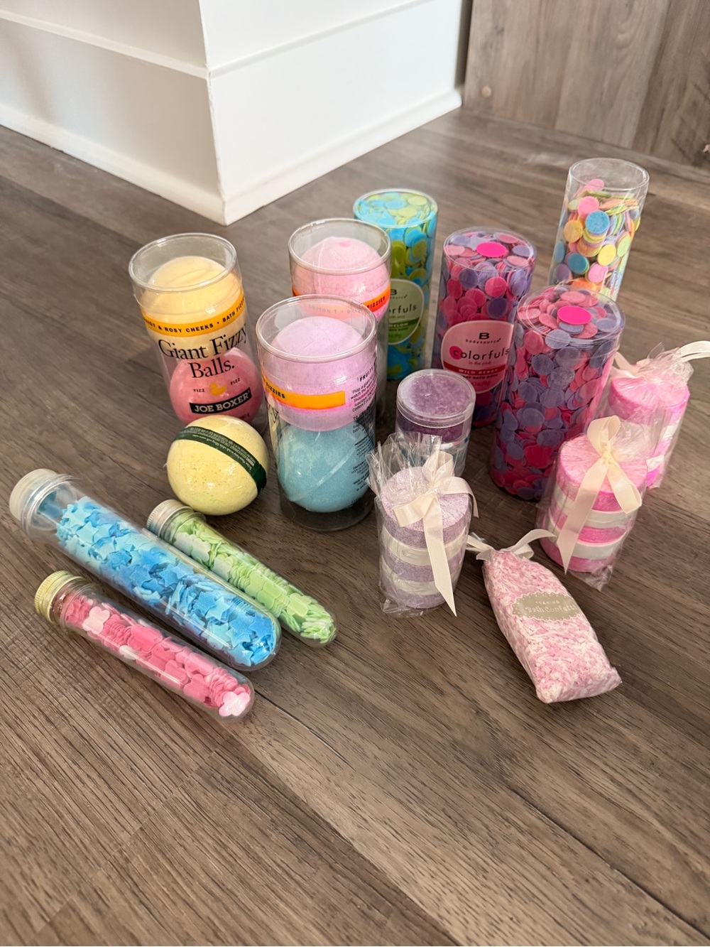 NIB Assorted Bath Bombs & Confetti